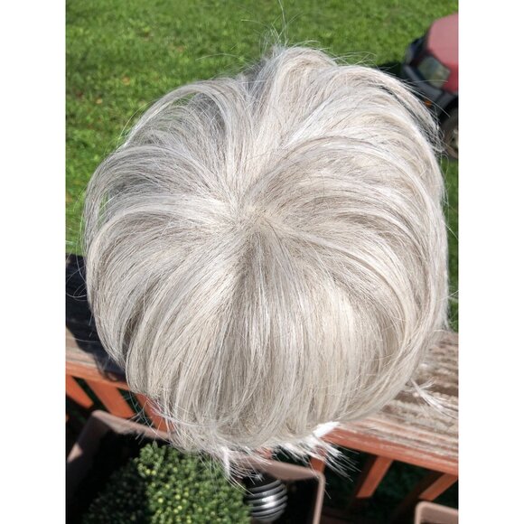 Wig Womens Short Layered Silver Grey Blonde Wig Wispy Gray Shag - Picture 10 of 11